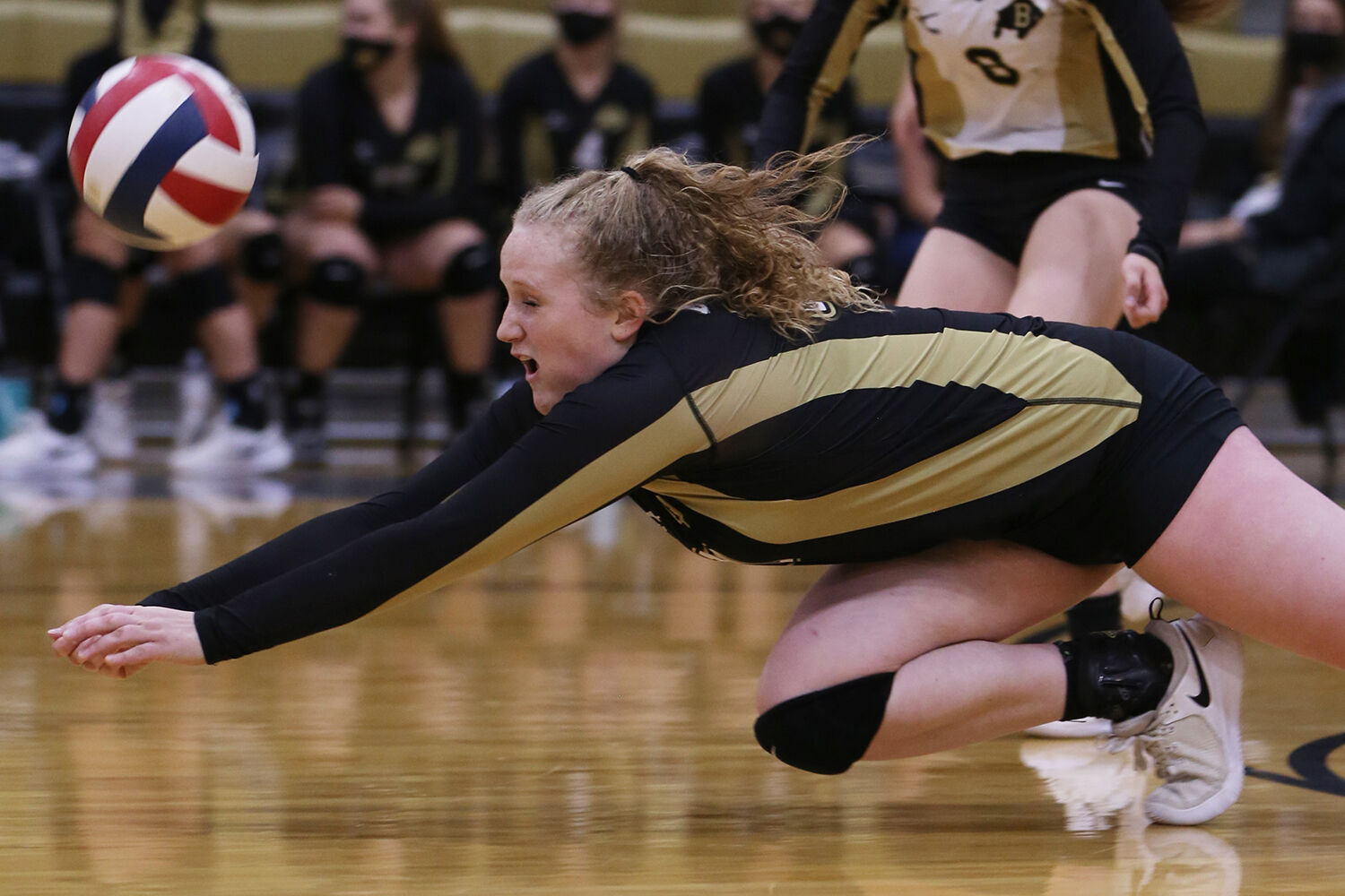 Tessa Taylor dives for a short serve